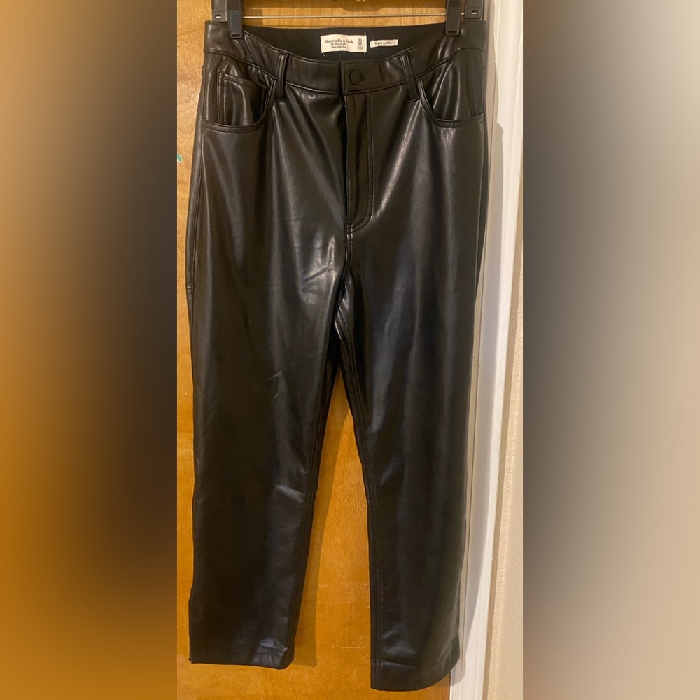 Abercrombie & Fitch The 90s Straight Ultra High Rise Vegan Leather Pants